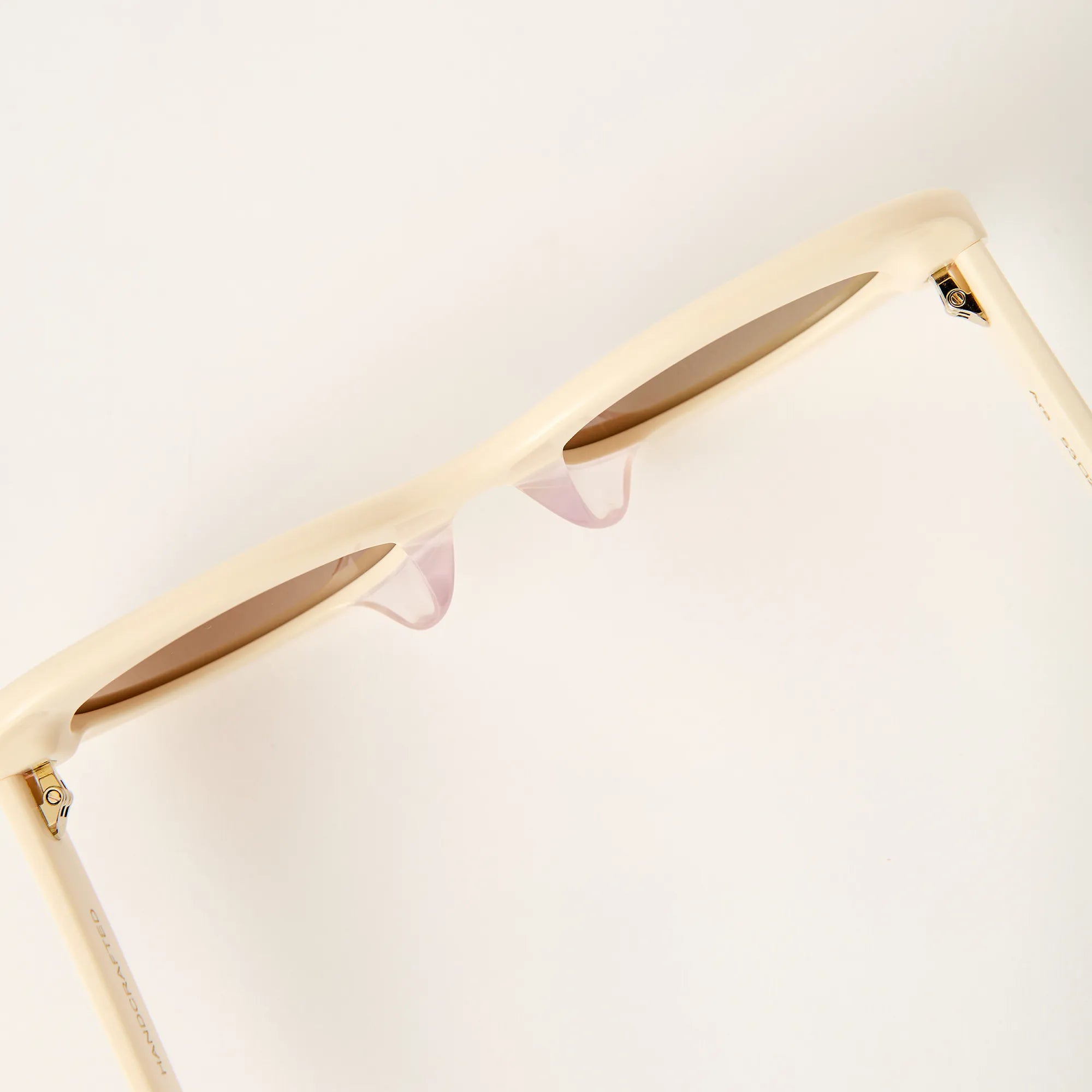 Ara 90s Oval Cream