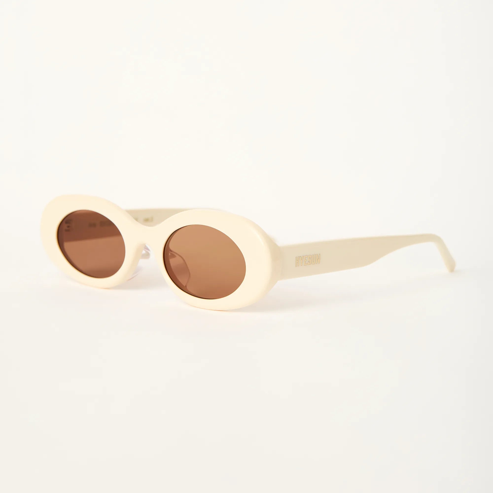 Ara 90s Oval Cream