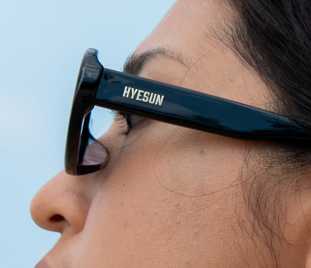 Doesn&#39;t Touch Cheeks