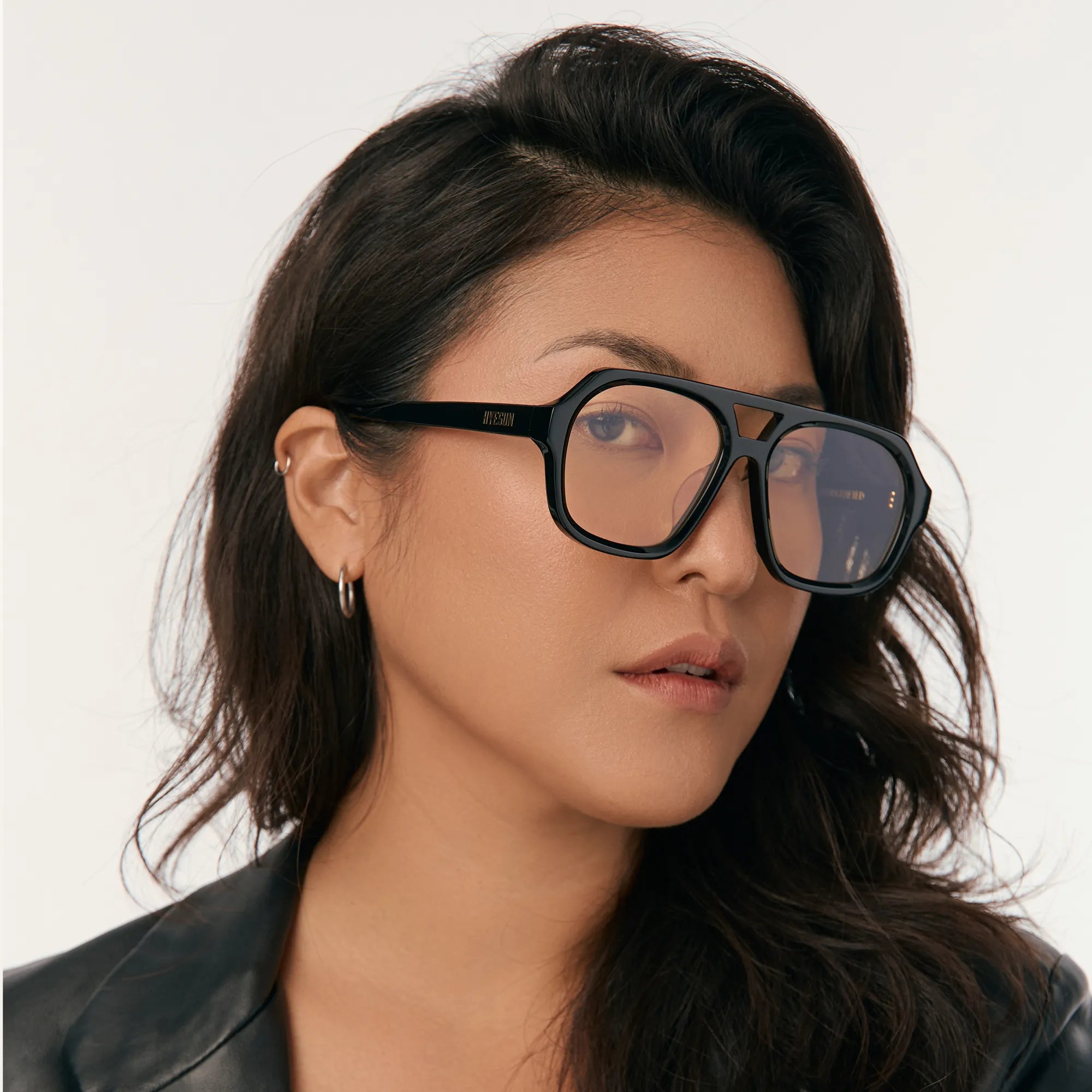 Yue-black-aviator-sunglasses-low-nose-bridge-on-model-side-hyesun.webp