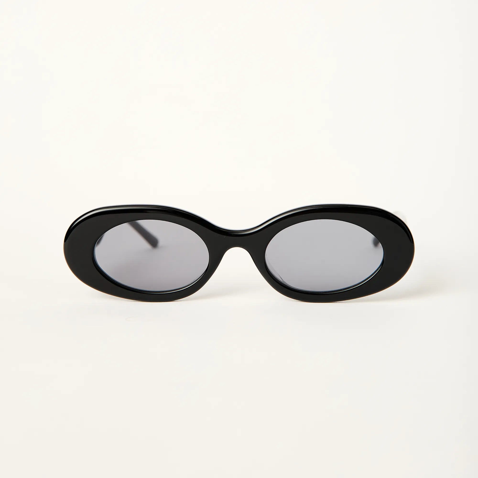 ara-black-oval-sunglasses-low-nose-bridge-front-hyesun.webp