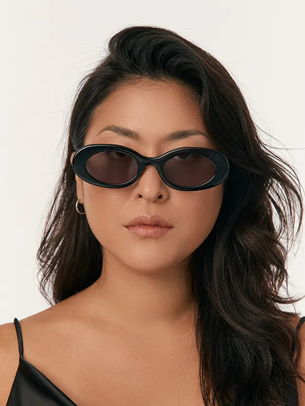 ara-black-oval-sunglasses-low-nose-bridge-on-model-straight-hyesun.webp